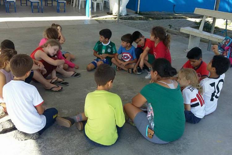Casa da fraternidade inicia projeto de brincadeira antigas com seus alunos 