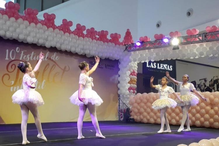 Meninas brilham no 10º Festival de Balé Infantil