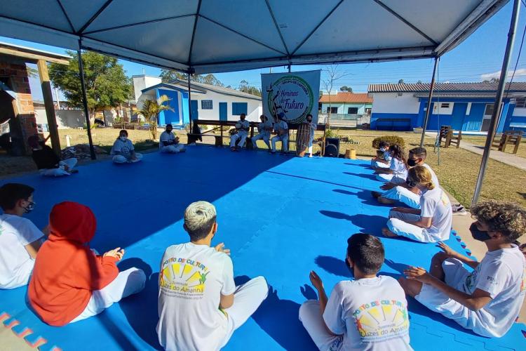 Projeto Meninos do Futuro realiza Roda em comemoração ao Dia do Capoeirista
