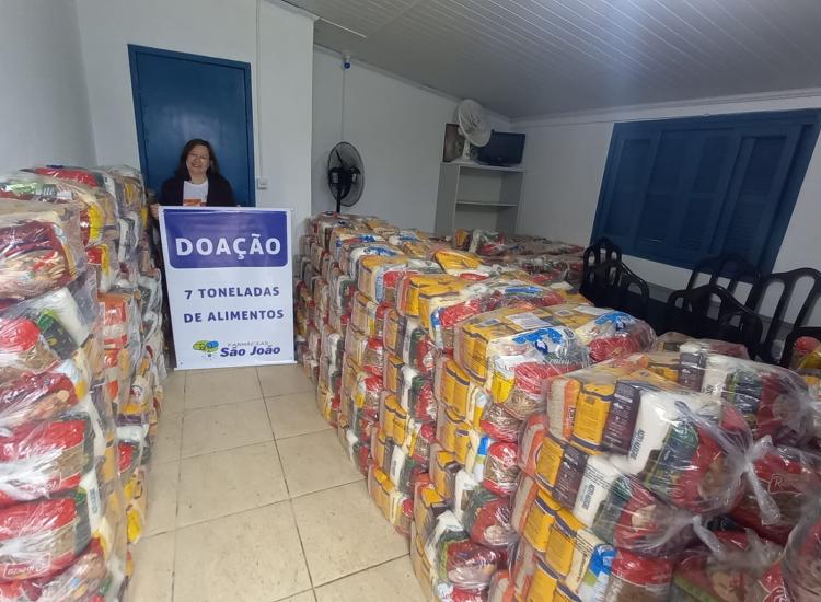 Instituição recebe doação de 7 toneladas de Alimentos da Farmácia São João
